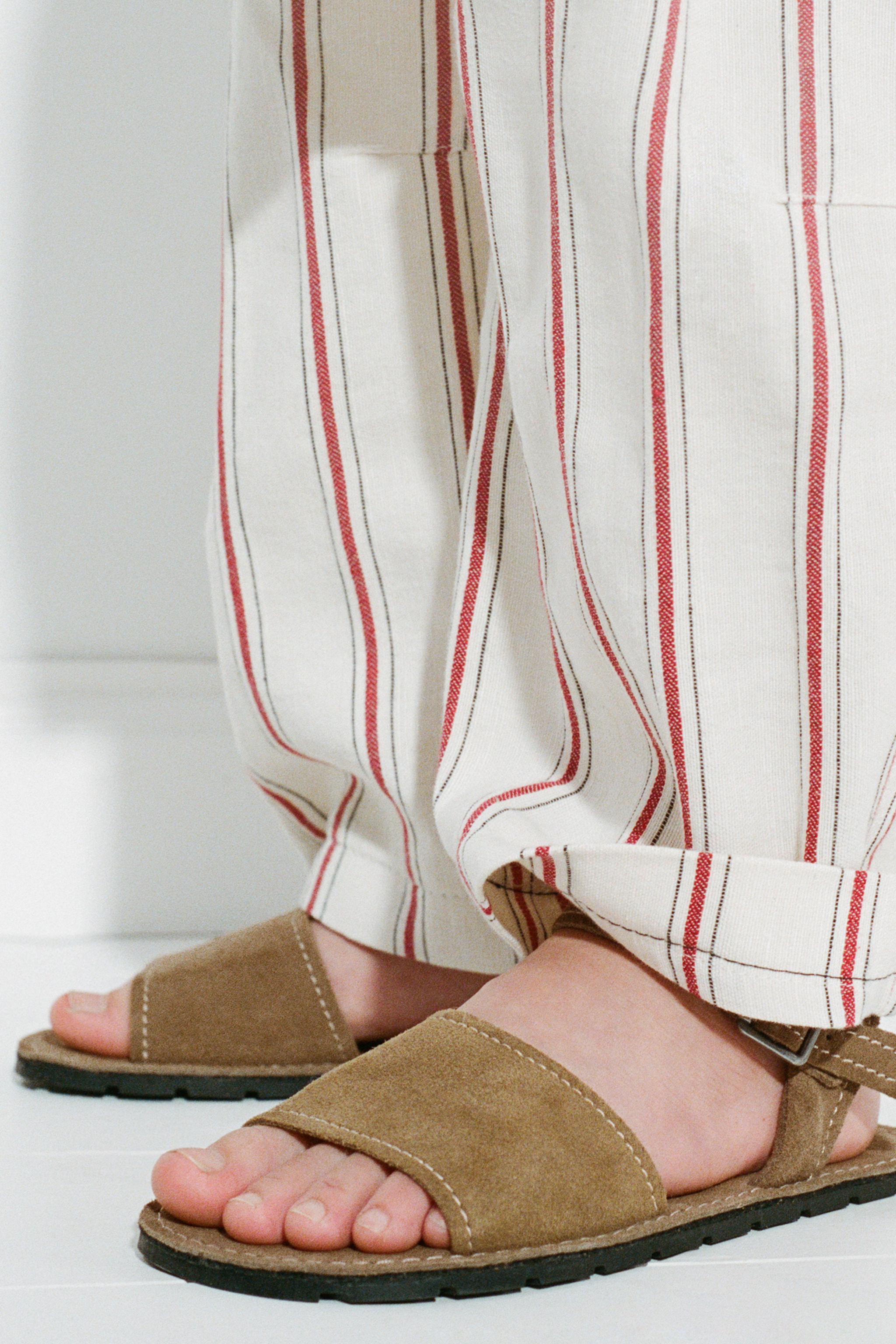 LEATHER SANDALS — Brown