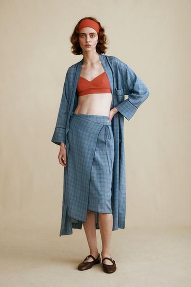 Falda de cuadros de la colección ZW creada por Caramel London x Zara