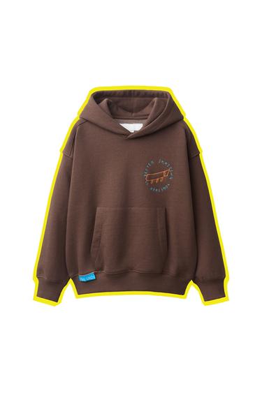 SWEATSHIRT MET CAPUCHON EN BORDUURWERK LUCAS BEAUFORT © - Bruin van Zara