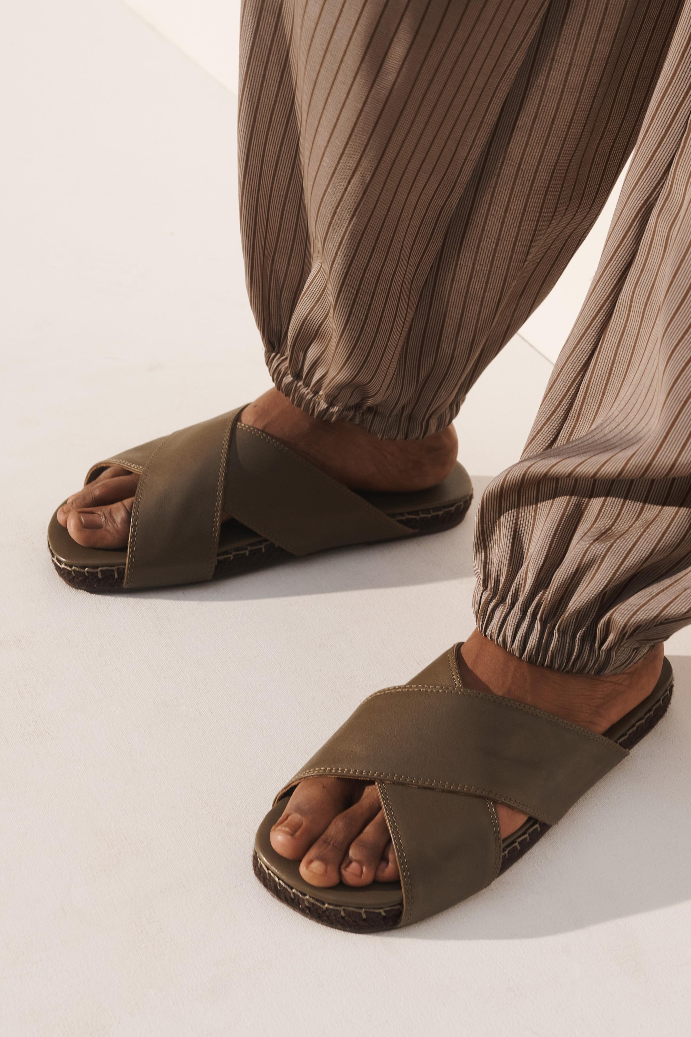 さら CRISSCROSS LEATHER SANDALS - Green | ZARA United States
