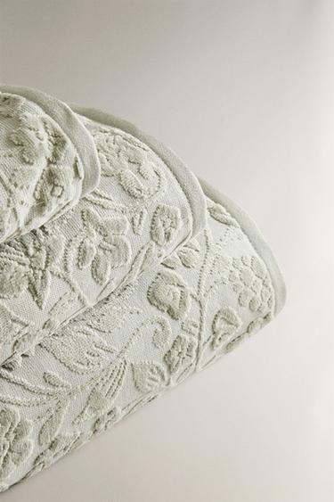 SERVIETTE DE BAIN JACQUARD FLEURS - Vert d'eau de Zara - Image 1