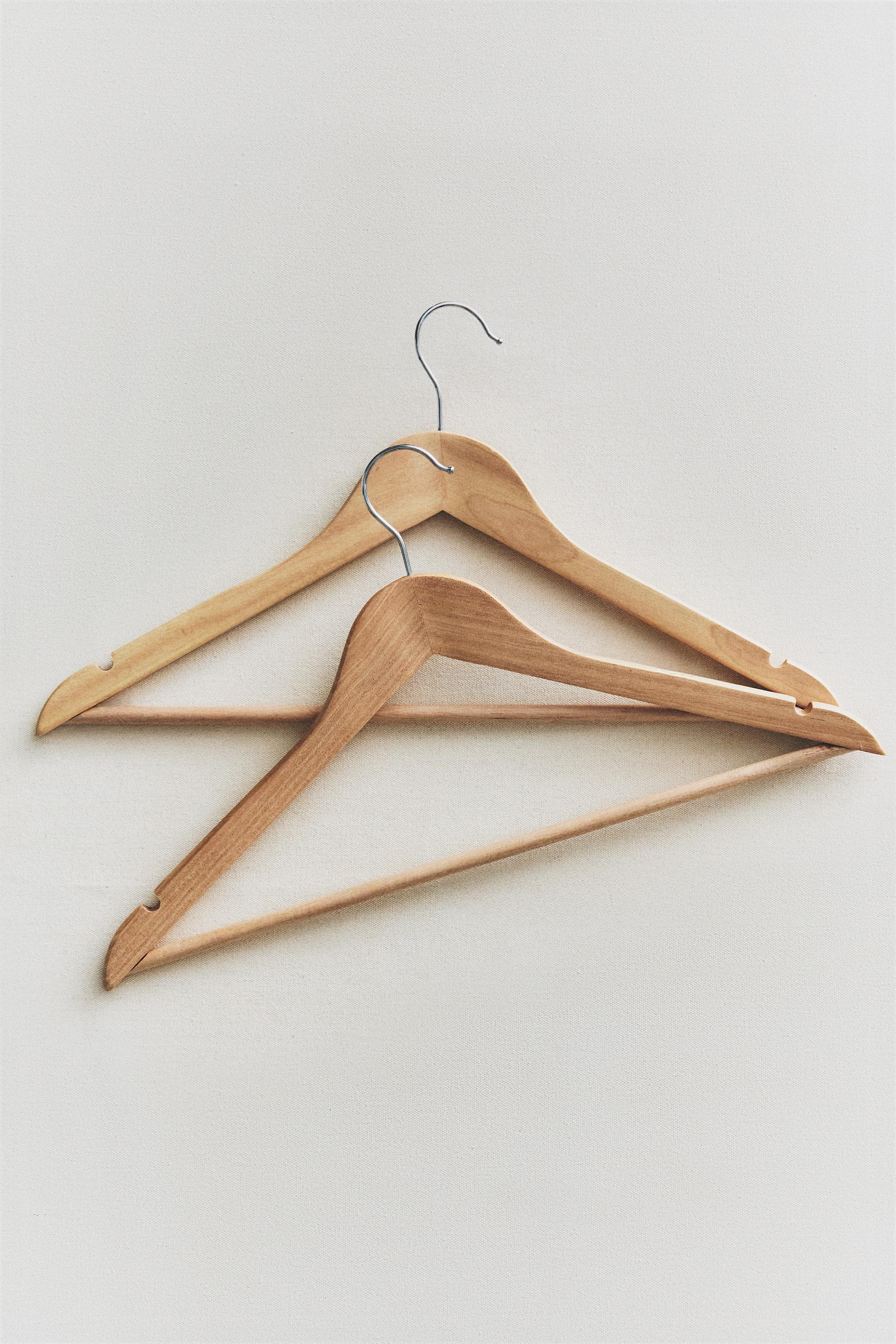 LACQUERED WOODEN HANGER (SET OF 3)