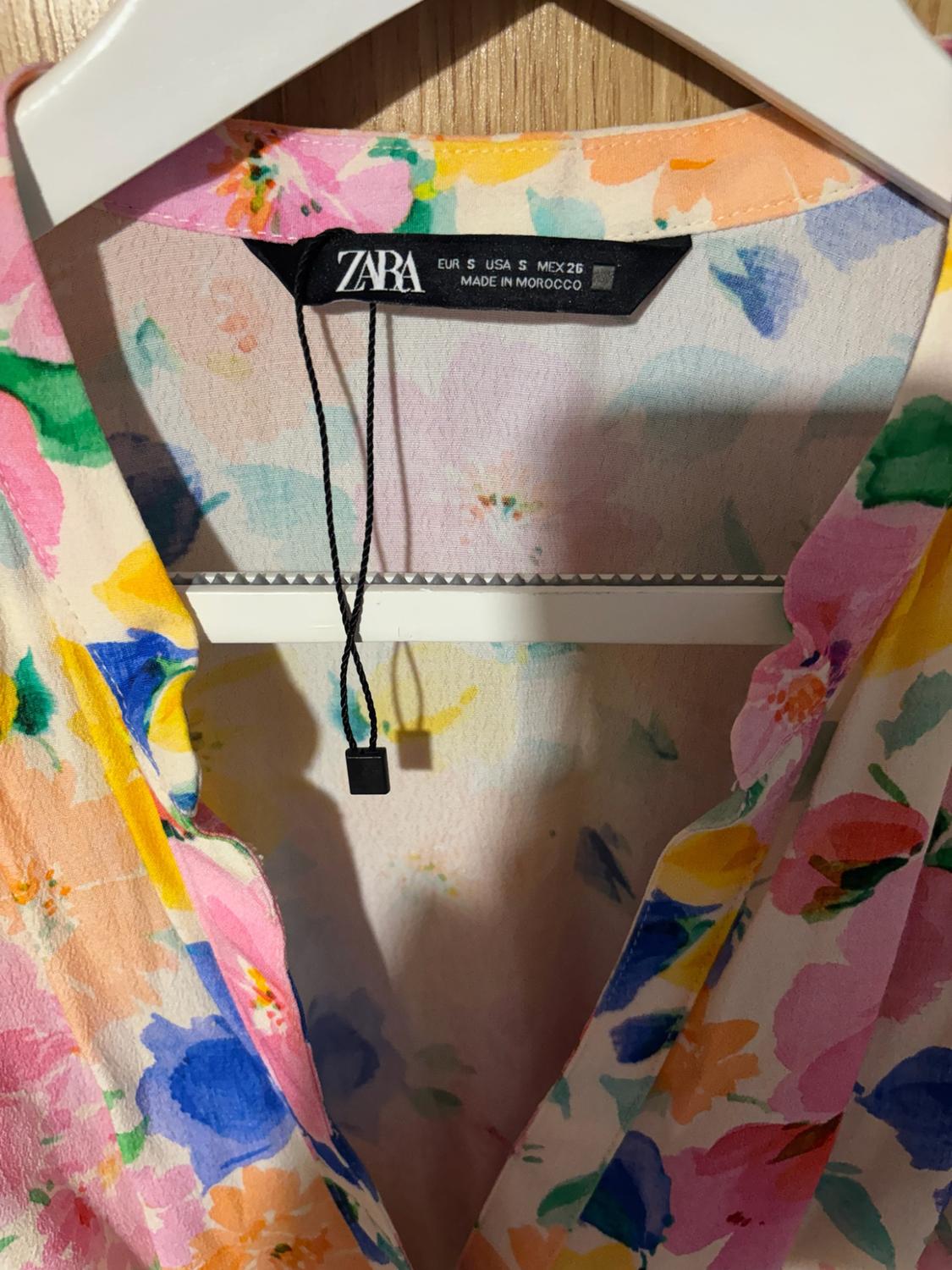PRINTED BLOUSE WITH JEWEL BUTTON - Image 4