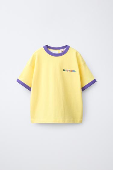 T-SHIRT MED KONTRAST OG BRODERI - FRUIT OF THE LOOM™ - Gul fra Zara