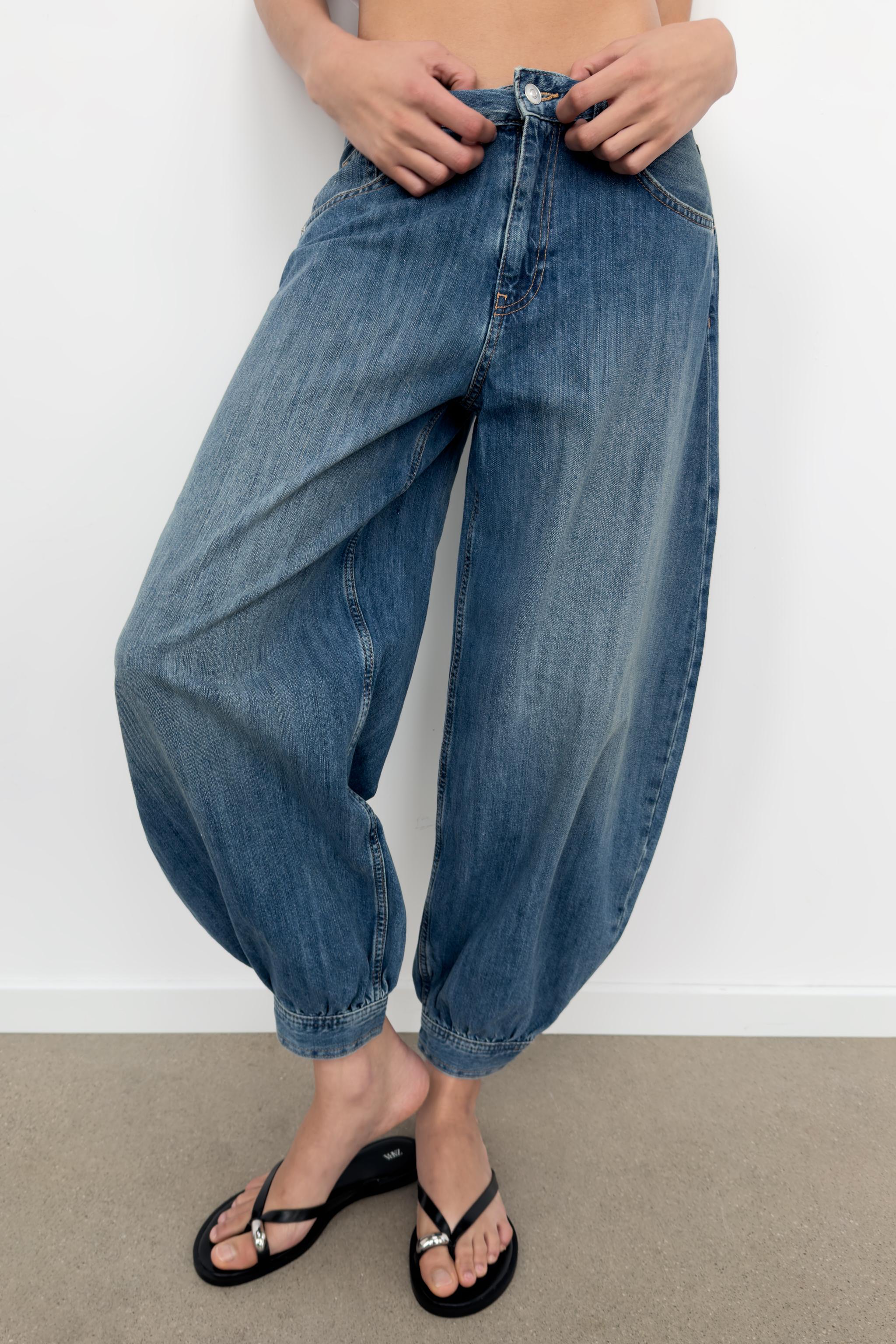TRF MID-RISE BALLOON JEANS WITH BUTTON TABS