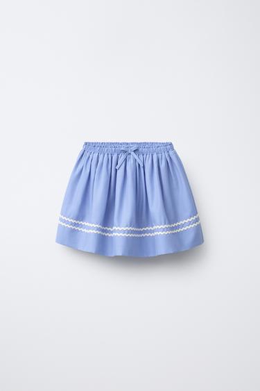 تنورة برمودا بأشرطة متموجة - نيلي الخاص بـ Zara