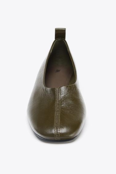 BALLERINES EN CUIR À TALONS BAS - Vert kaki de Zara - Image 2