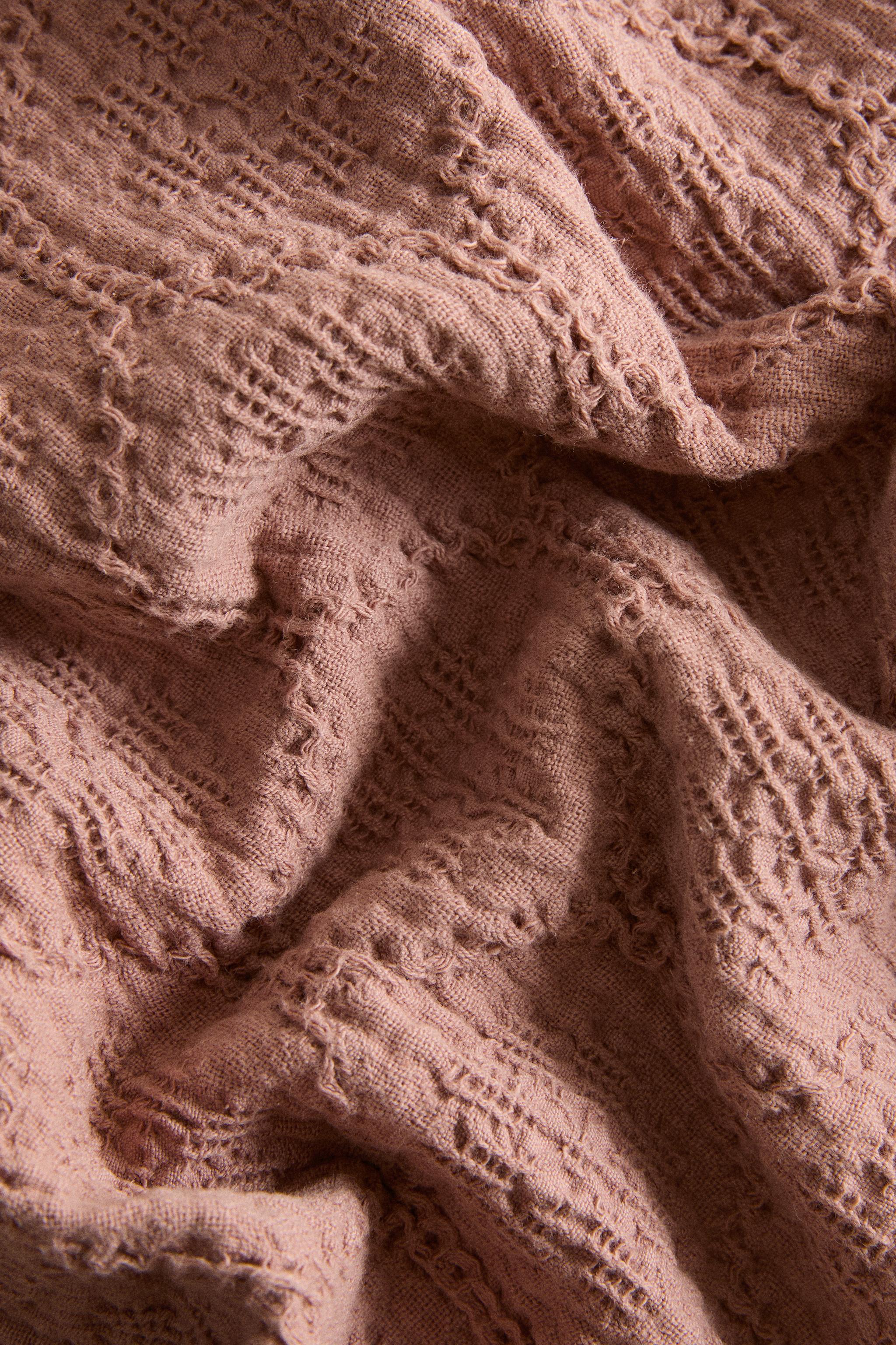 GEOMETRIC WAFFLE BATH TOWEL