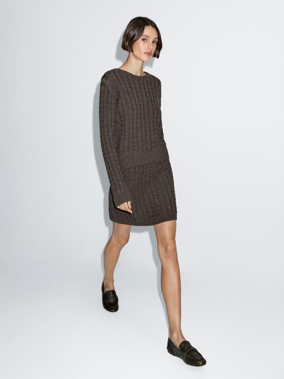 Knit skirt with cable-knit detailing