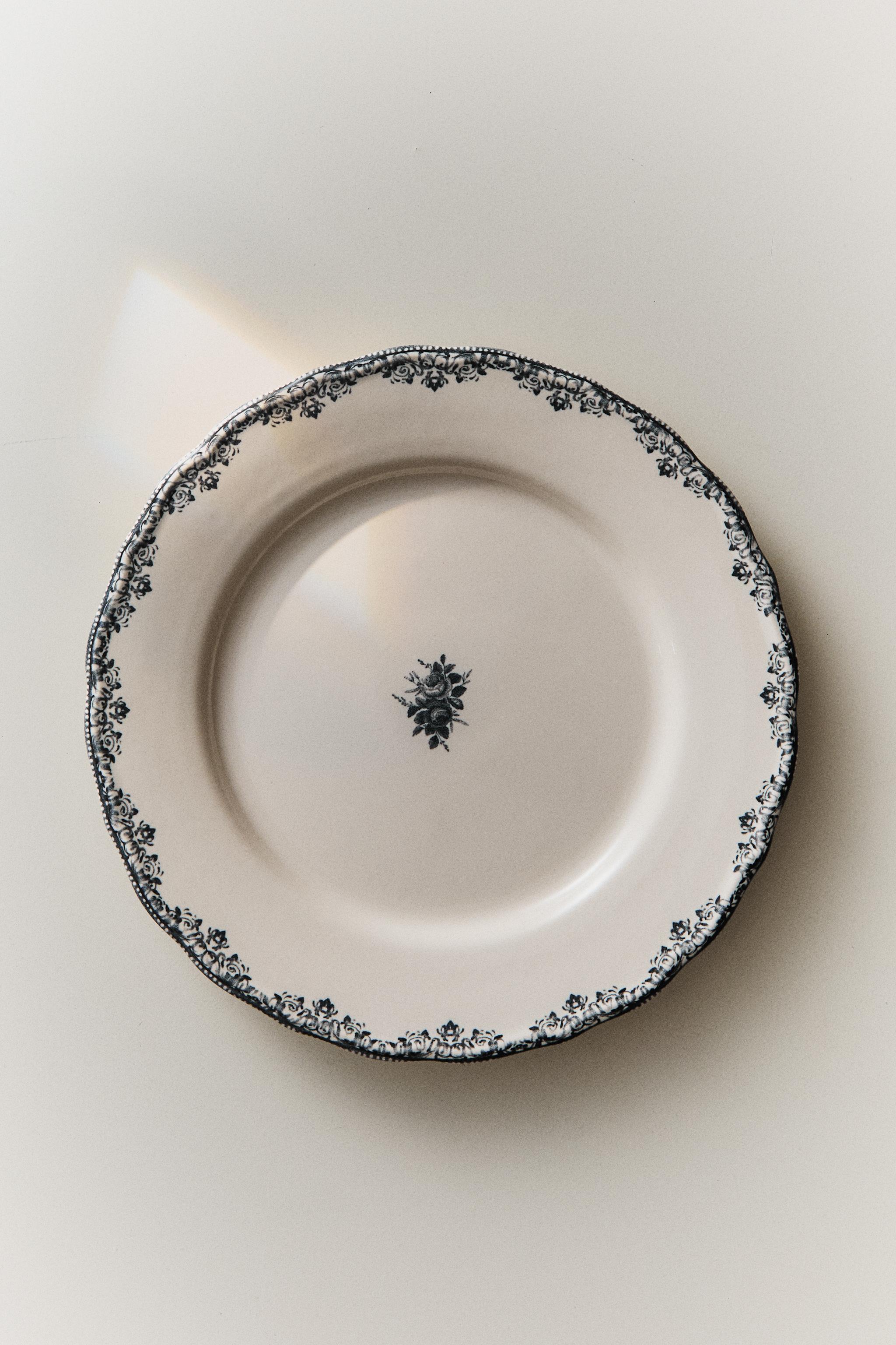 ASSIETTE PLATE À MOTIF PLACÉ