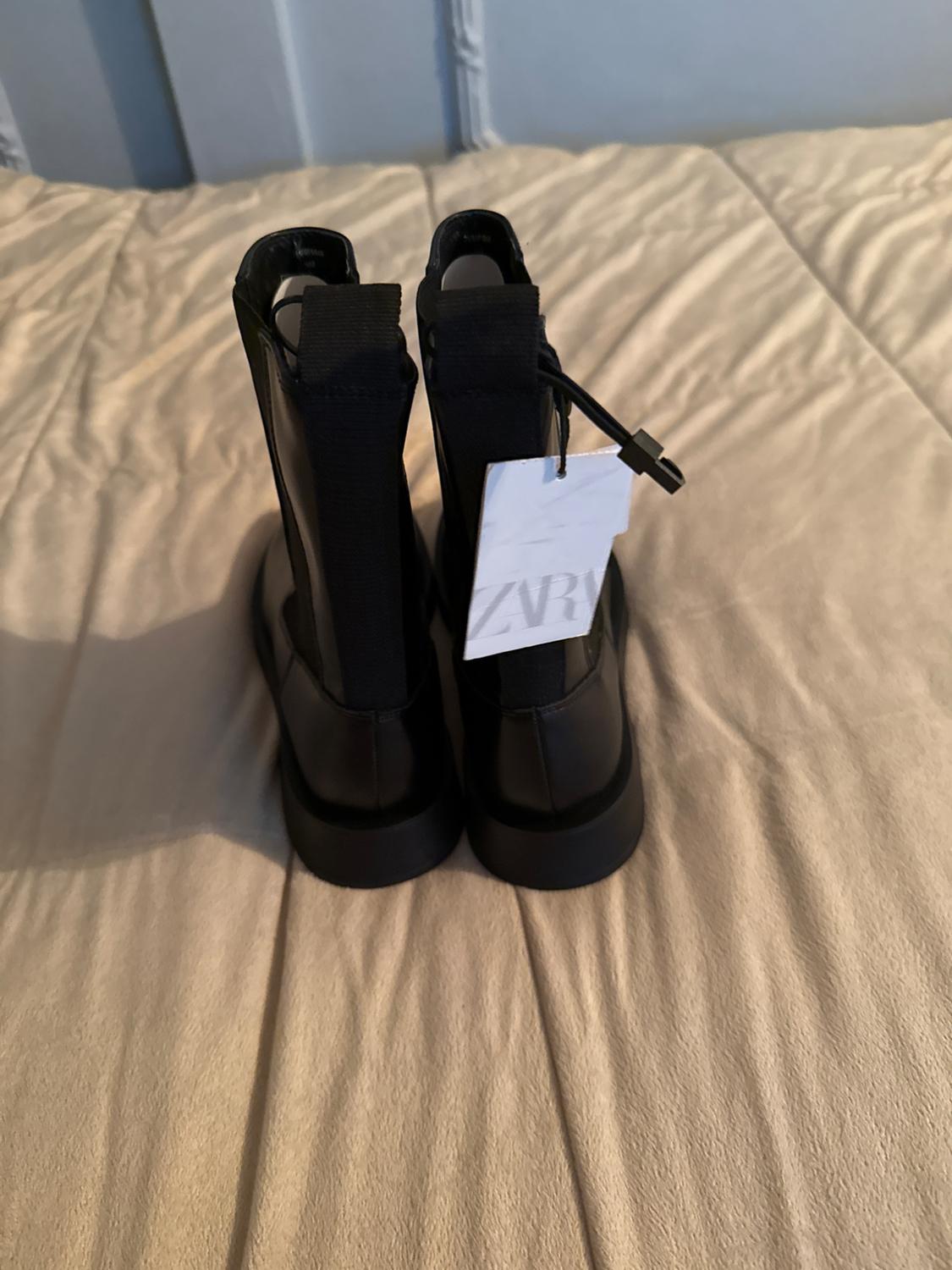 BLACK LEATHER BOOTS - Image 2