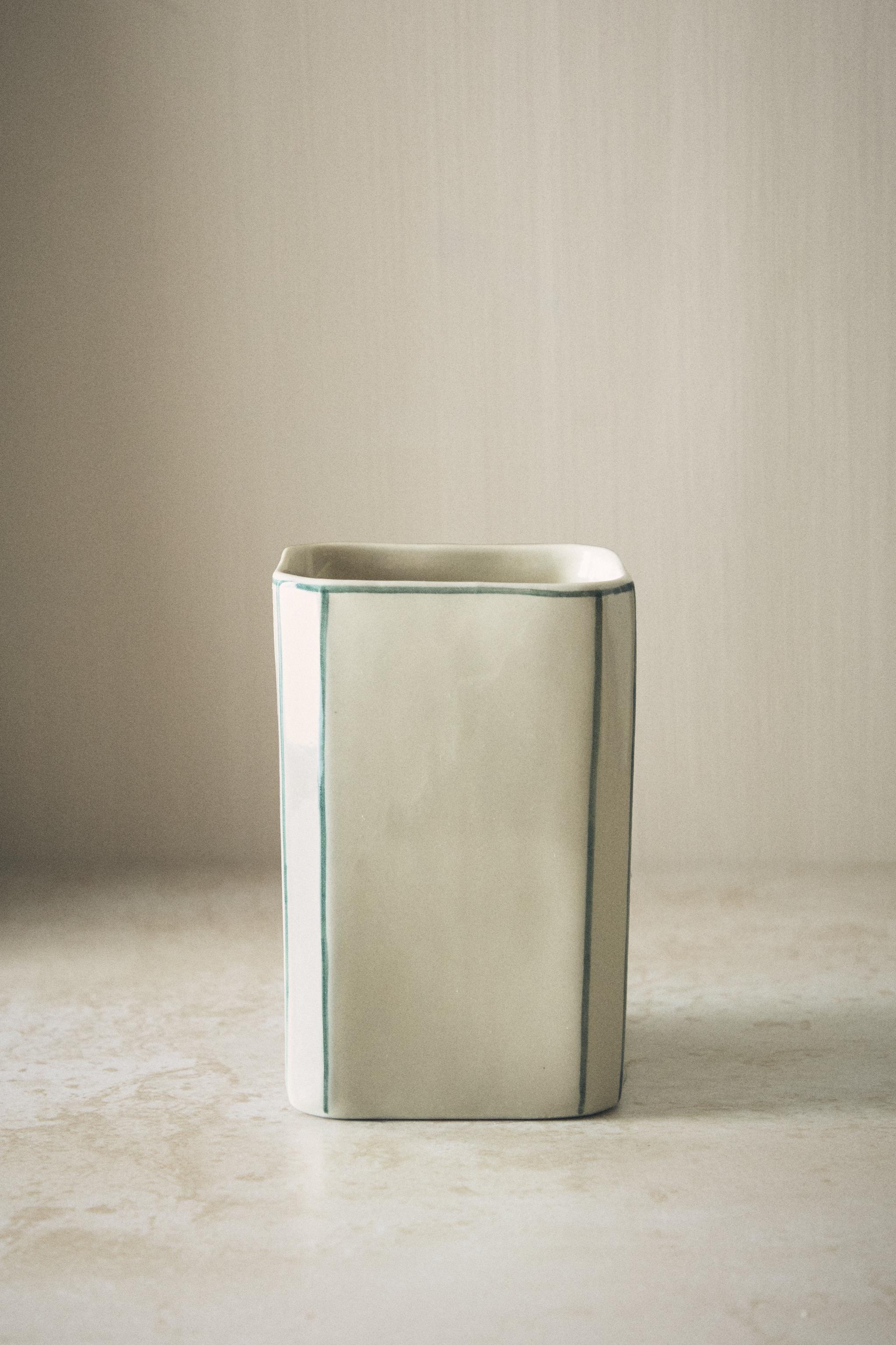 OCTAGONAL TOOTHBRUSH HOLDER