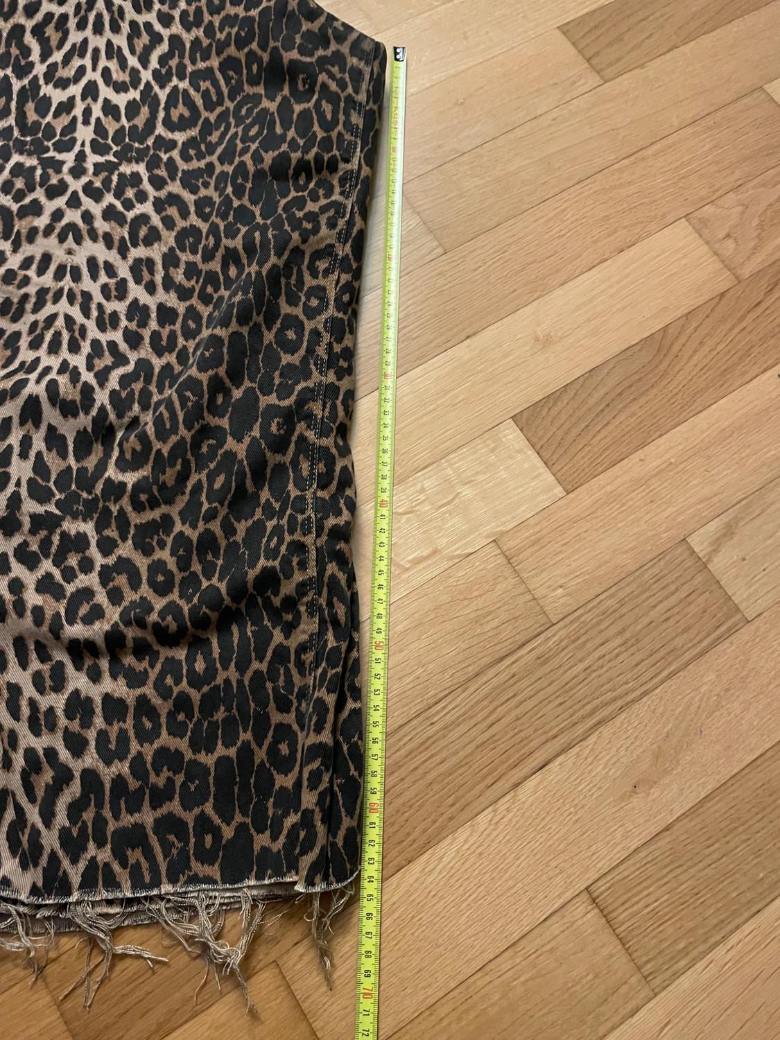 MID-RISE ANIMAL PRINT CULOTTE JEANS - Image 6