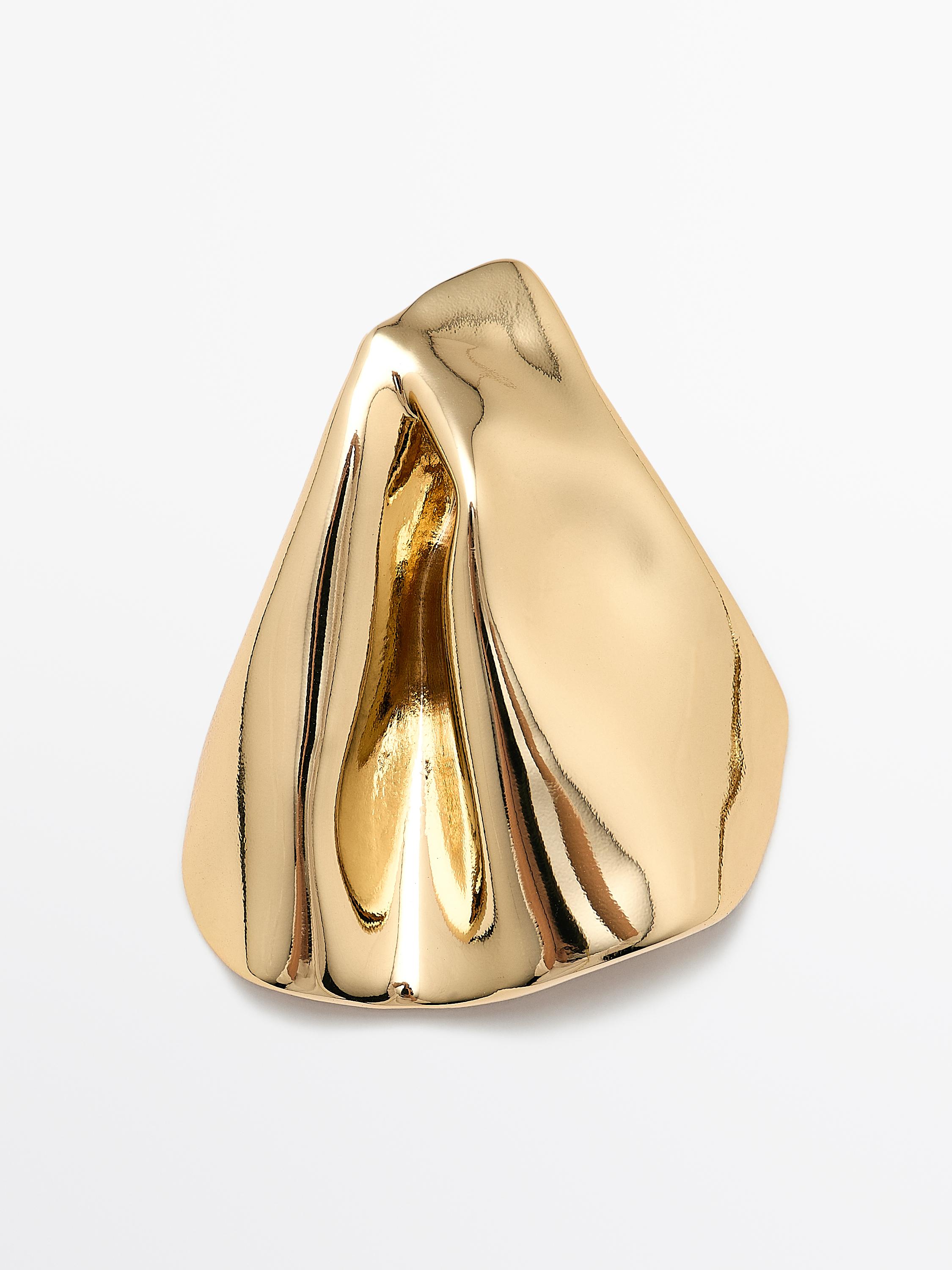 Medium-sized earrings with pleats