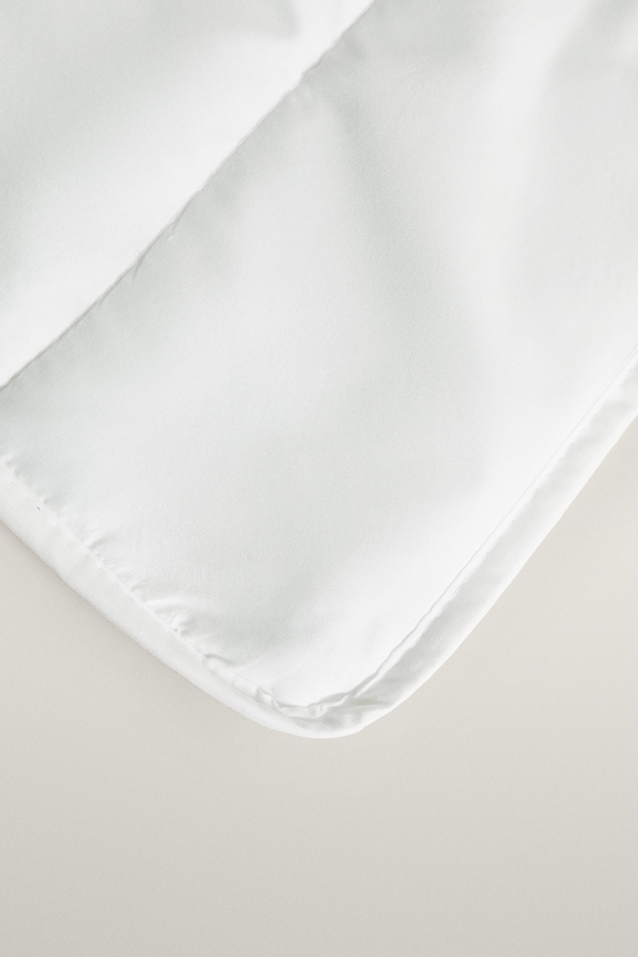 COUETTE EN MICROFIBRE ÉTÉ (125 GXM²)
