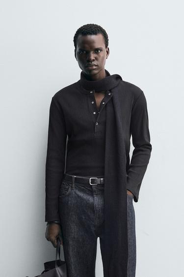 CAMISETA CUELLO PANADERO ESTRUCTURA - Negro de Zara