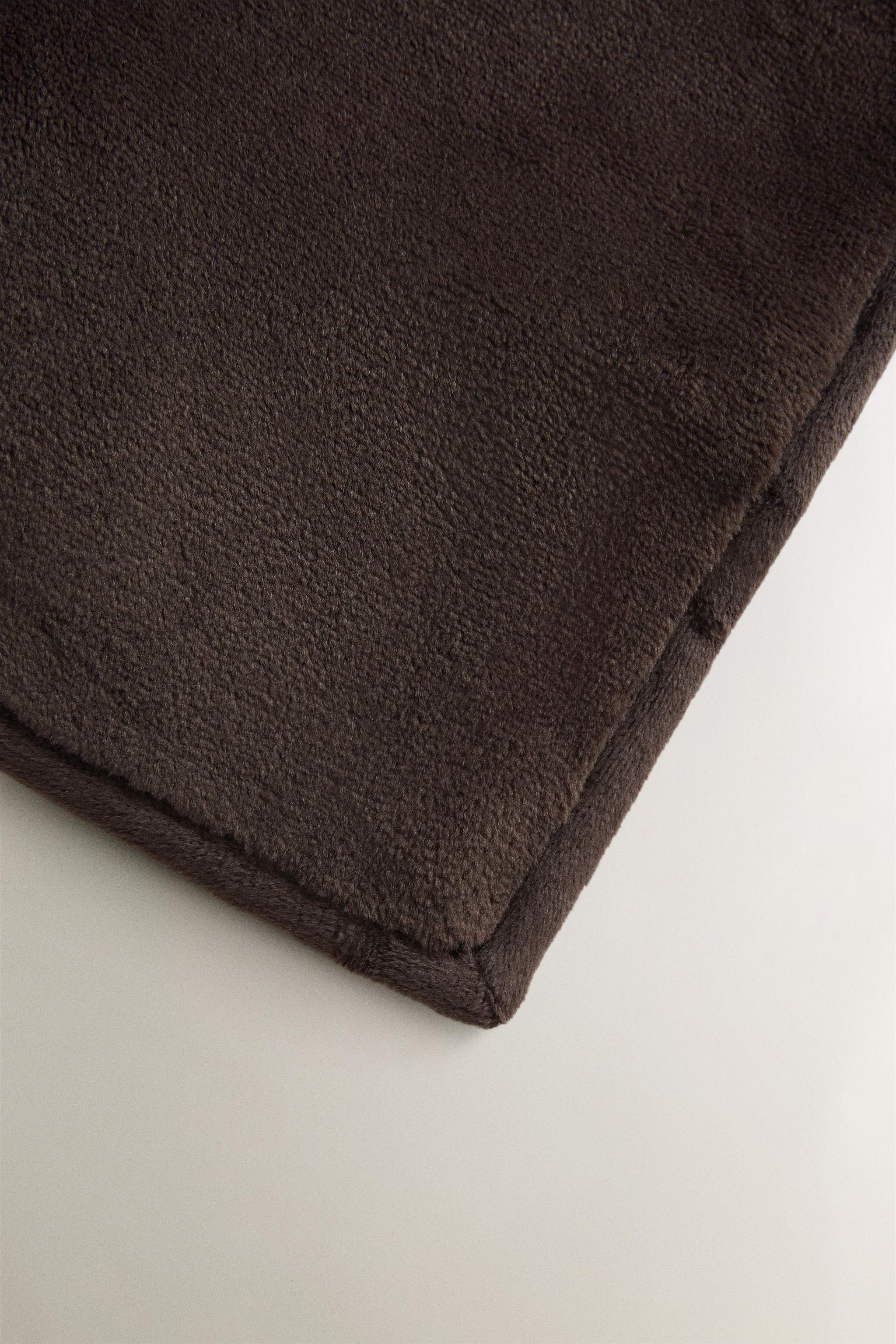 PLAIN FAUX FUR BLANKET — Brown