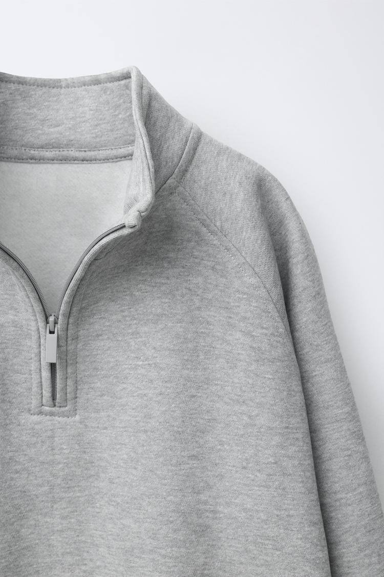 Sudadera lisa con etiqueta 3