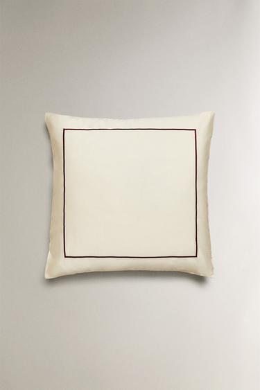 TAIE D’OREILLER SATIN FESTON - Bordeaux de Zara - Image 2