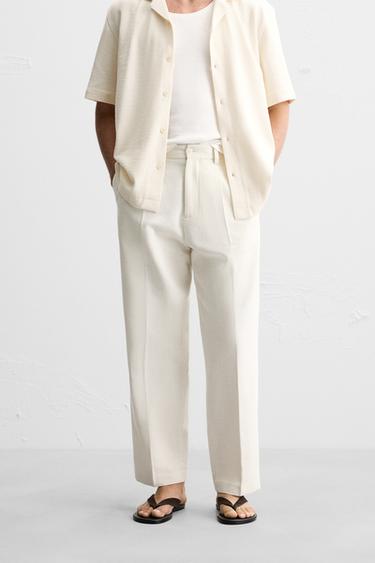 PANTALON REGULAR FIT STRUCTURE - Écru de Zara - Image 1