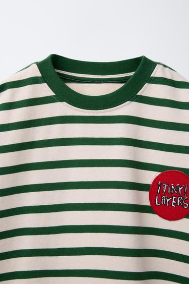 T-SHIRT À RAYURES ET PIÈCE BRODÉE - Vert / Écru de Zara - Image 2