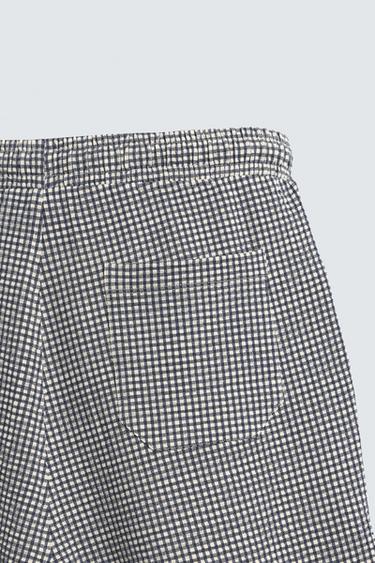 BERMUDA REGULAR FIT EN SEERSUCKER STRUCTURÉ - Écru / Bleu marine de Zara - Image 8