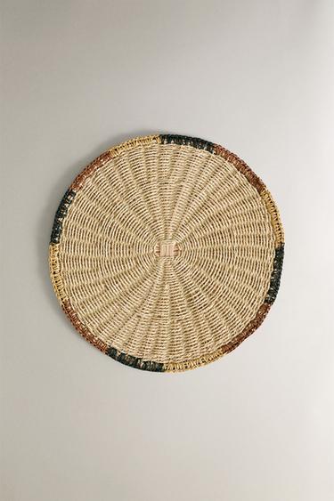 DÆKKESERVIET I VÆVET RATTAN - lys beig fra Zara - Billede 0