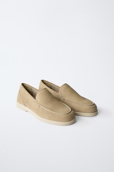 CHAUSSURES BATEAU EN CROÛTE DE CUIR - Marron sable de Zara - Image 1