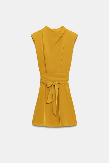 VESTIDO CORTO LAZADA HOMBRERAS - Mostaza de Zara