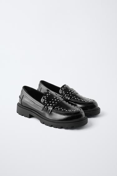 MOCASSINS CLOUTÉS - Noir de Zara - Image 1