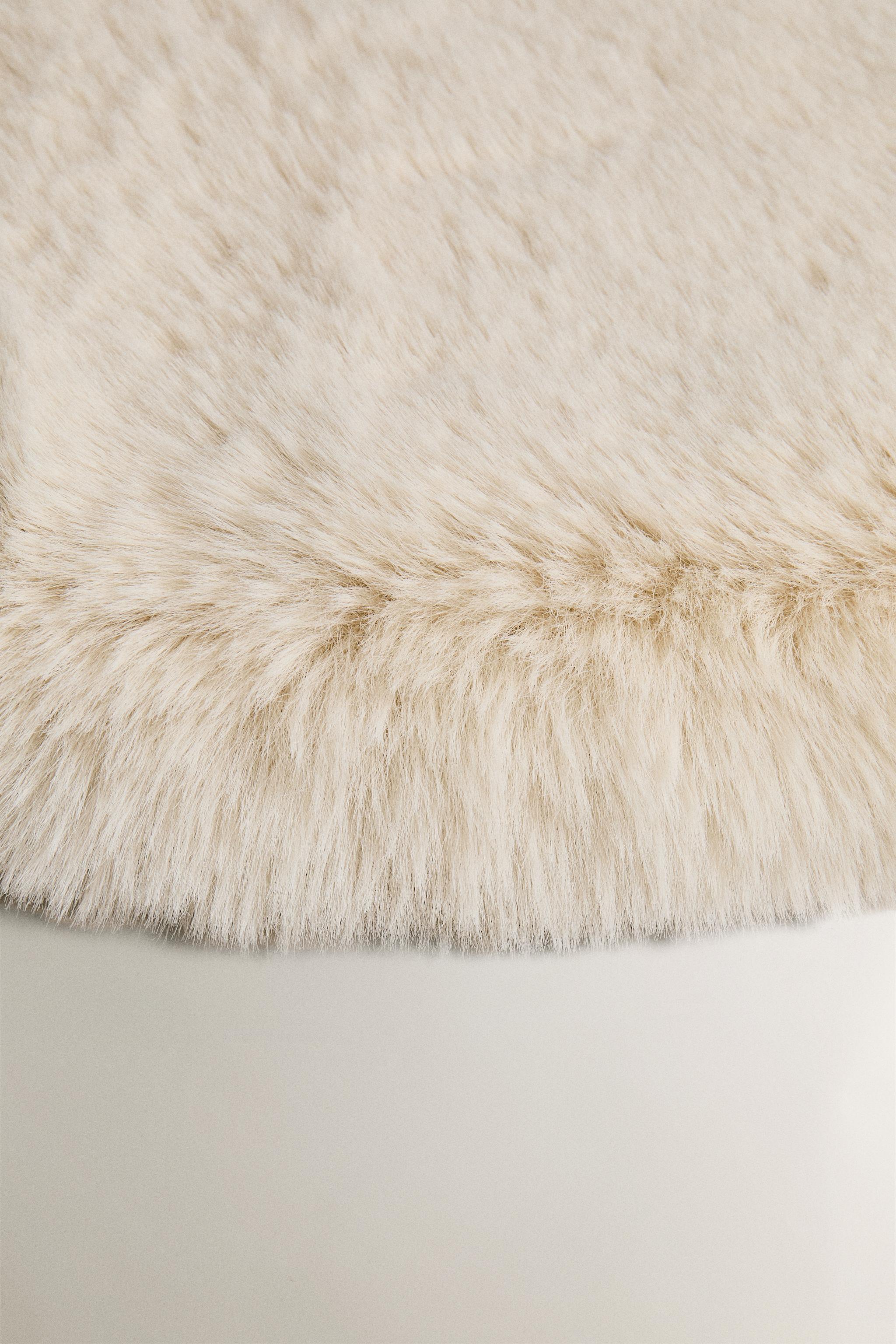 イレギュラー フェイクファー ラグ スモール - エクリュ | ZARA Japan