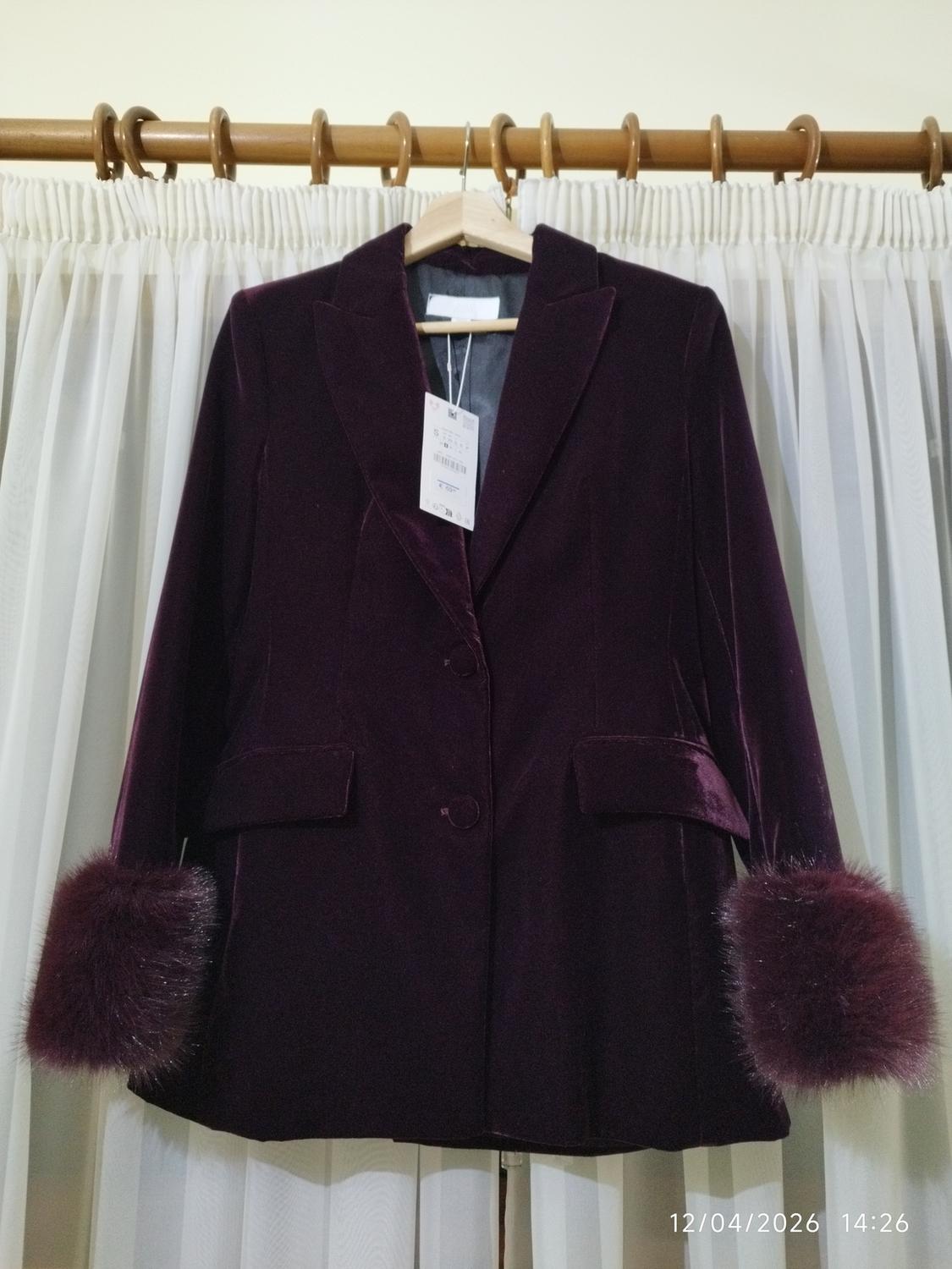 VELVET BLAZER WITH FAUX FUR CUFFS - Image 3