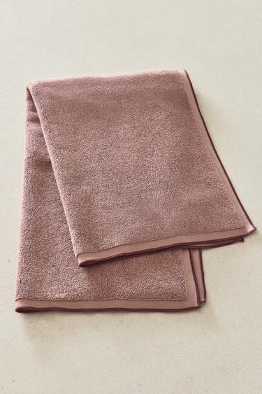 COTTON BATH MAT WITH OVERLOCK - Pale pink by Zara