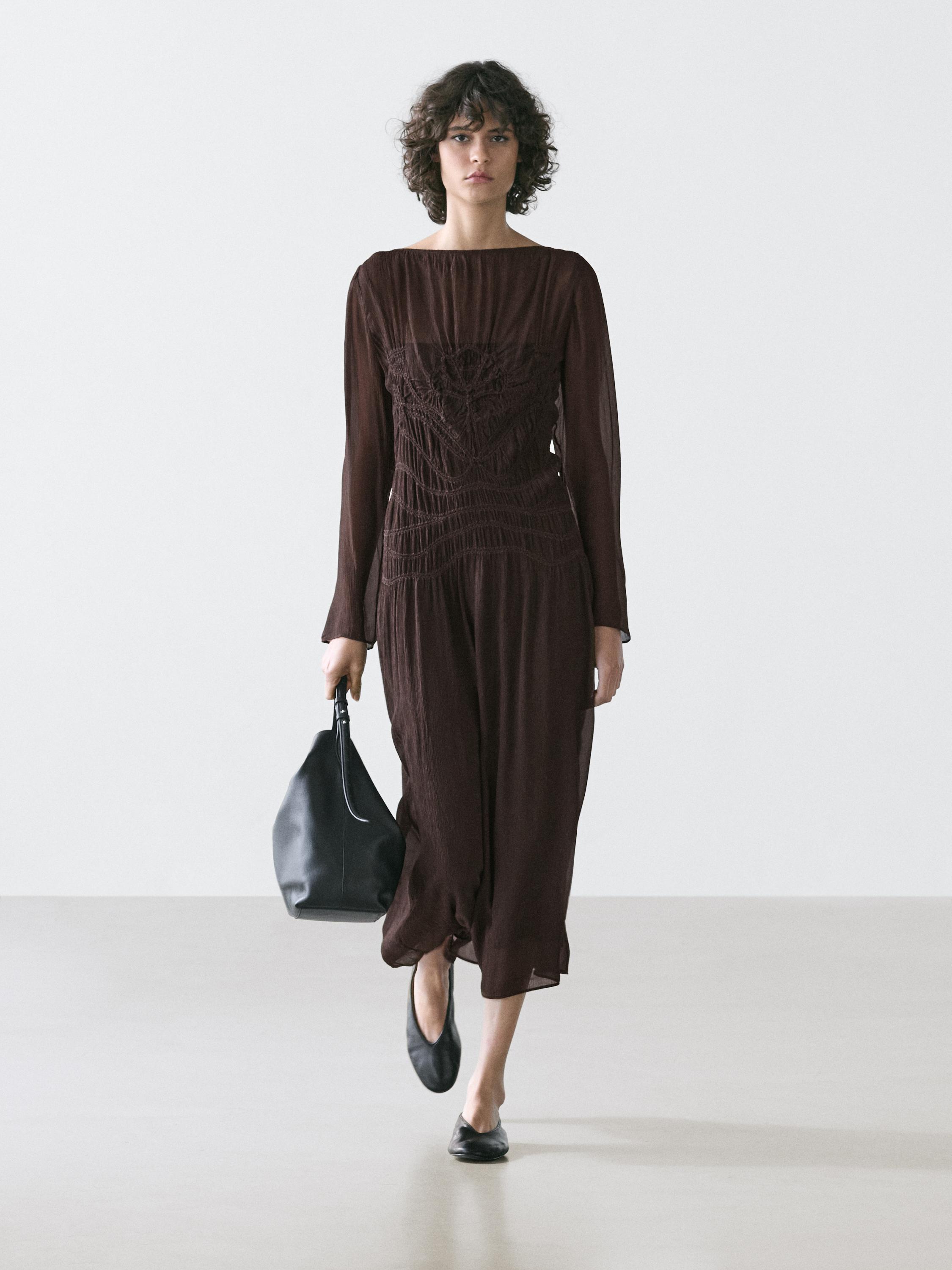 Robe midi fluide froncée