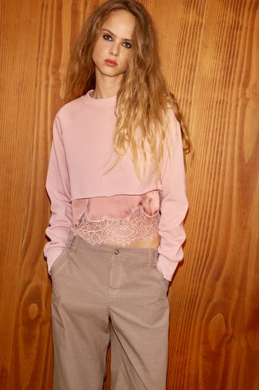 CROPPED SWEATSHIRT WITH CONTRAST LACE - Dusty pink by Zara