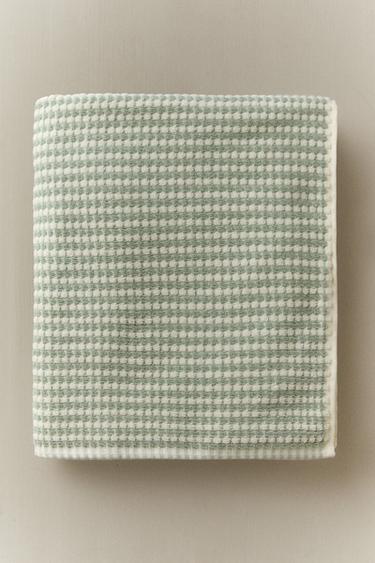 TEXTURED COTTON BATH TOWEL - Sea green by Zara