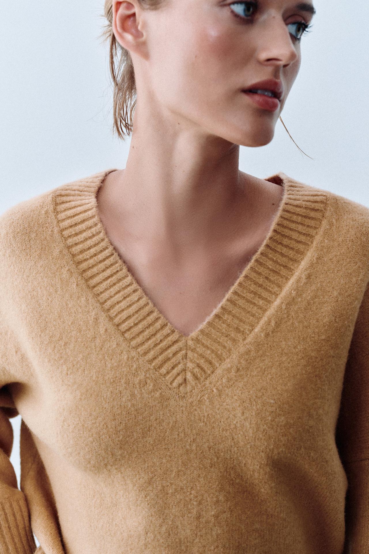 SOFT KNIT SWEATER — taupe brown