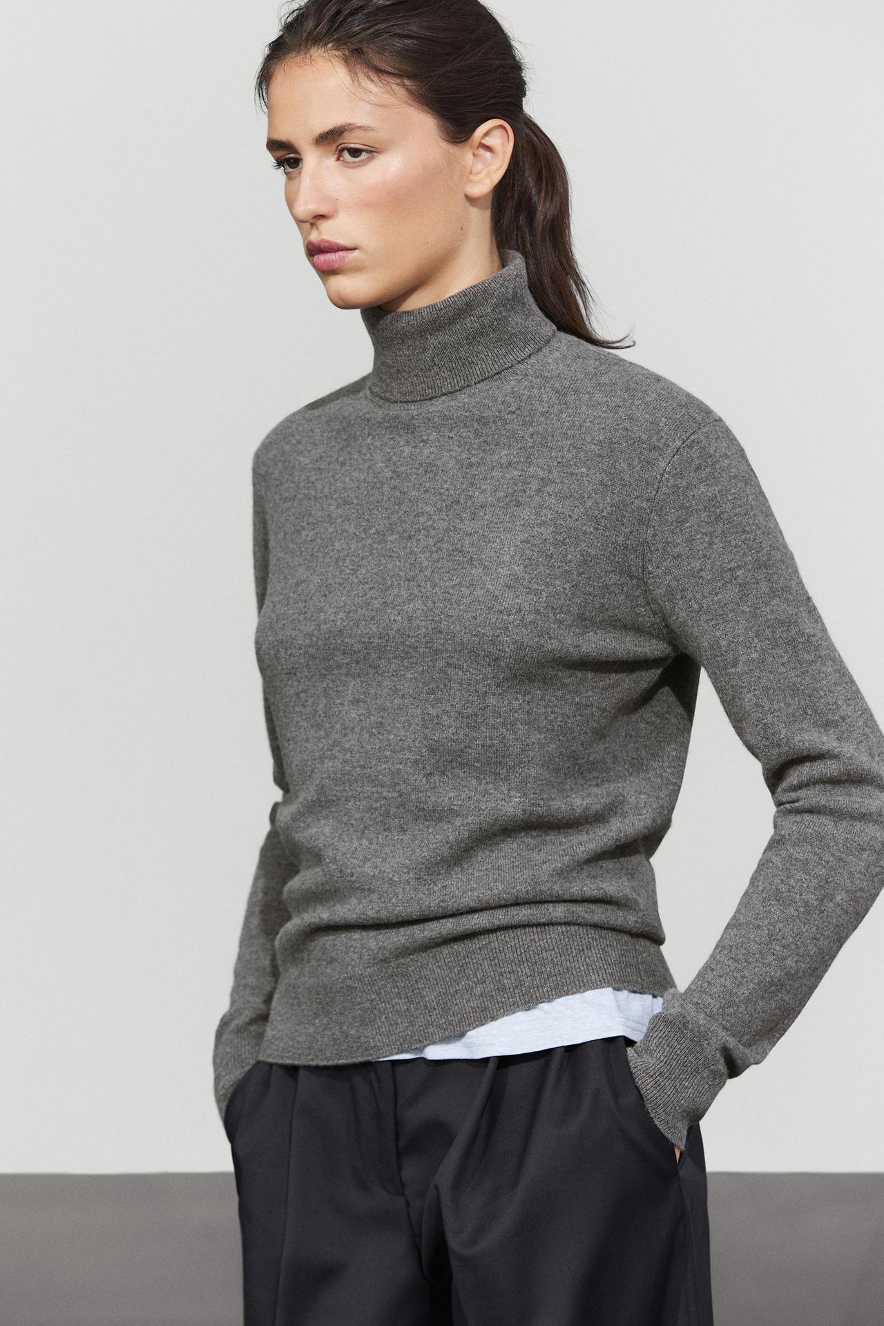 Wool blend knit turtleneck sweater — Mid-gray
