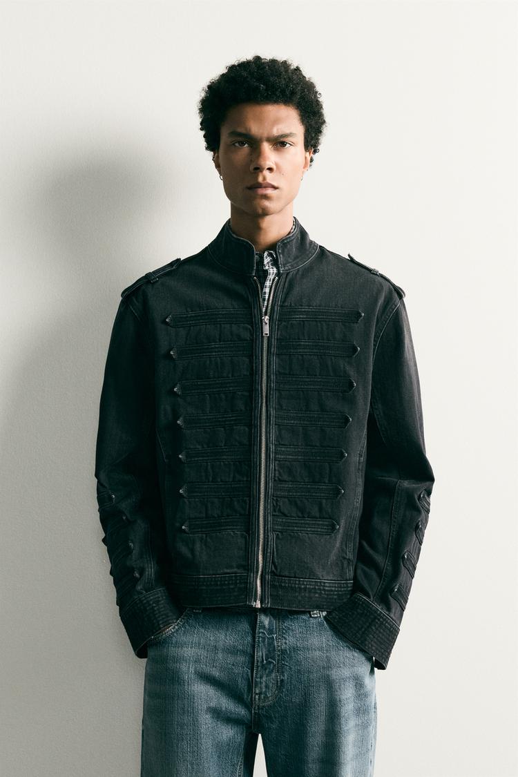 Chaqueta de corte cropped con hombreras 2