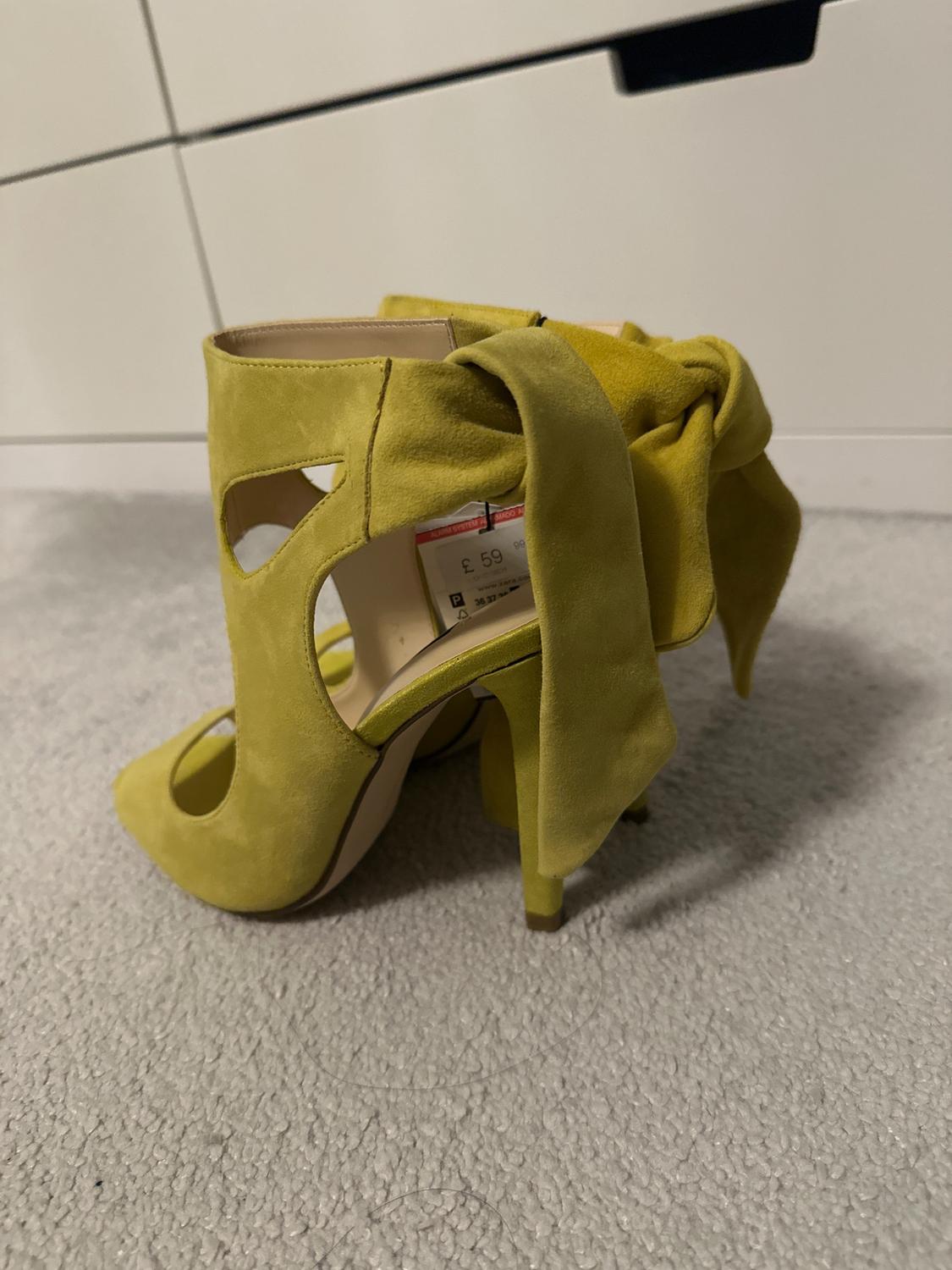HEELS - Image 2