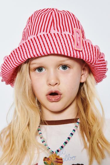 قبعة BOB مخططة بتطريز SISSEL EDELBO X ZARA KIDS - وردي الخاص بـ Zara