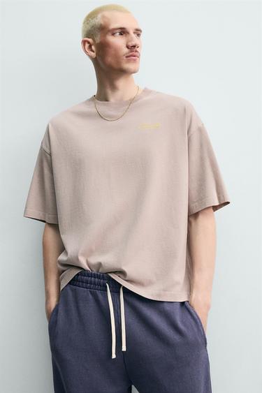 T-SHIRT À INSCRIPTIONS IMPRIMÉES - Gris taupe de Zara - Image 4