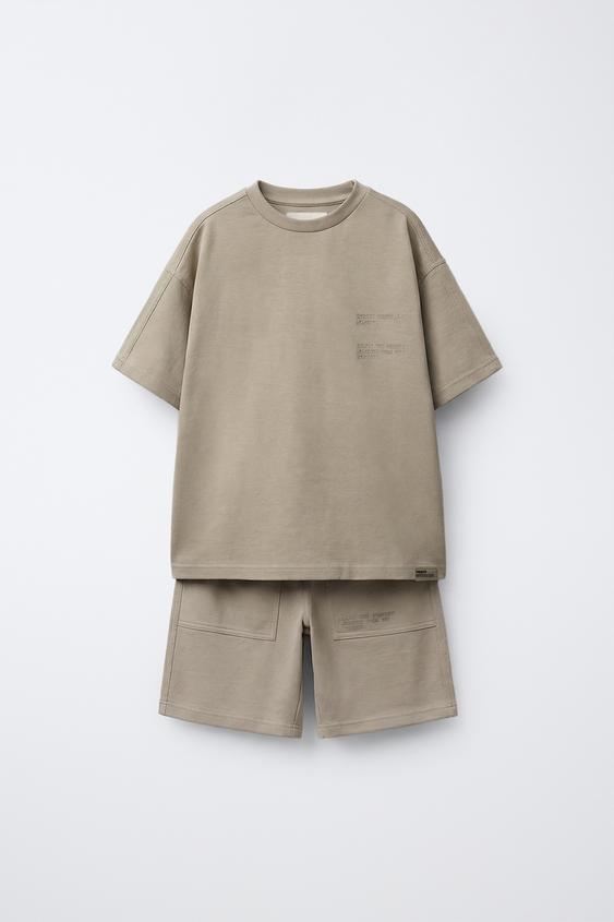 CONJUNTO CAMISETA Y BERMUDA TEXTO RELIEVE - Arena de Zara - Imagen 0