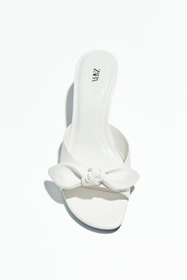 SANDALES À TALONS ET NŒUD EN CUIR - blanc de Zara
