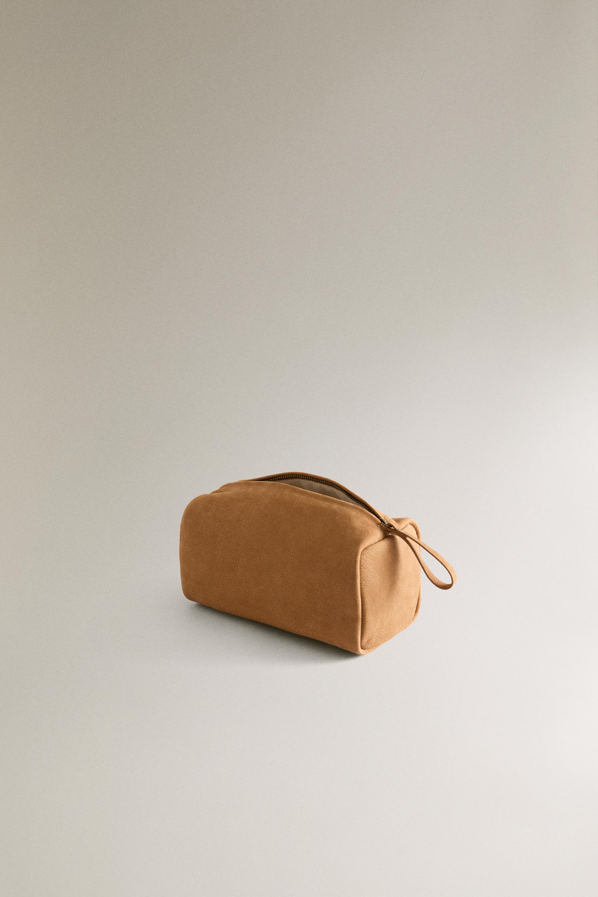 SOFT LEATHER TOILETRY BAG