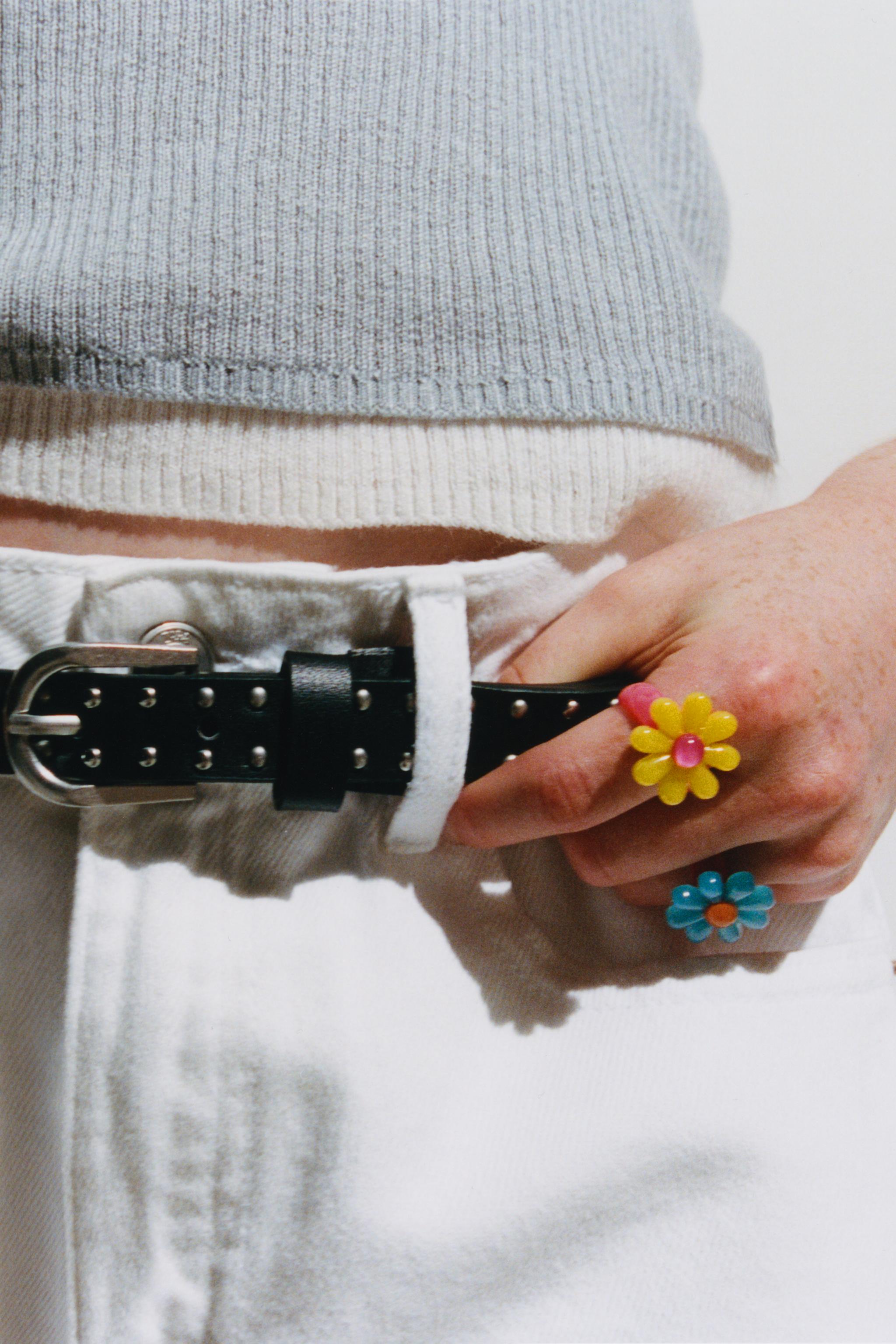 THREE-PACK OF FLOWER RINGS — Multicolored
