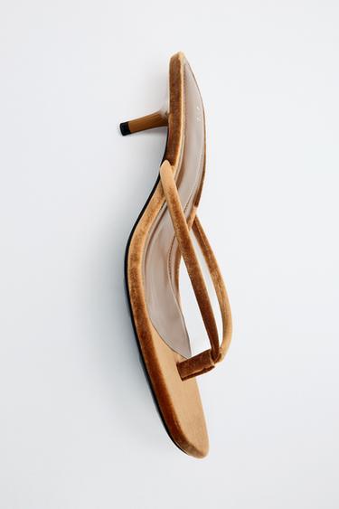 Zara VELVET EFFECT SANDALS - Ocher