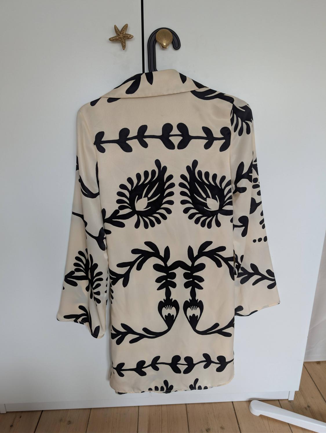 PRINTED SATIN DRESS - Image 2