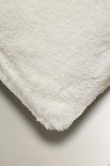 HOUSSE DE COUSSIN FOURRURE - Blanc cassé de Zara - Image 1