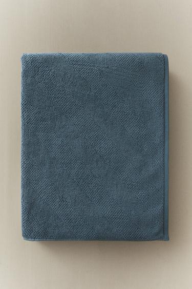 SERVIETTE DE BAIN TEXTURE DIAGONALE - bleu-poudré de Zara